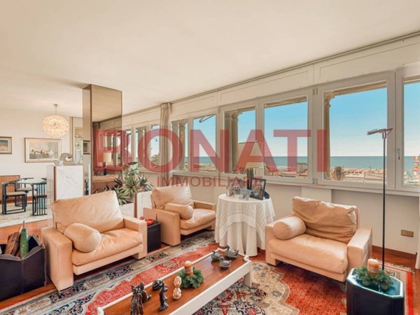 casa indipendente in vendita a Viareggio