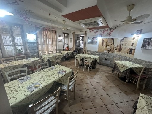 negozio in vendita a Viareggio in zona Centro Storico