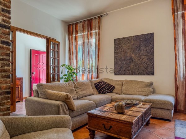 casa indipendente in vendita a Viareggio