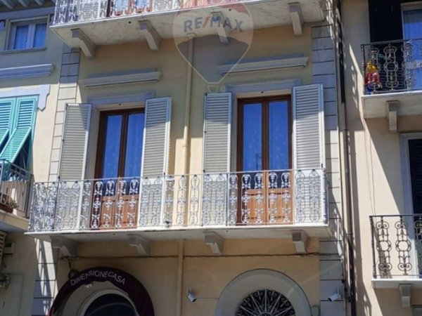 casa indipendente in vendita a Viareggio