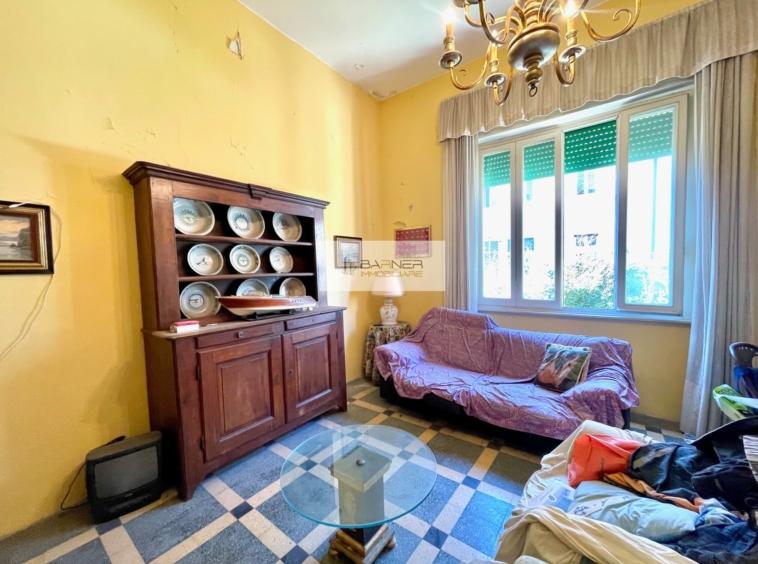 casa indipendente in vendita a Viareggio