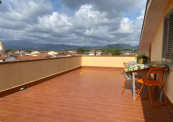 appartamento in vendita a Viareggio in zona Campo d'Aviazione