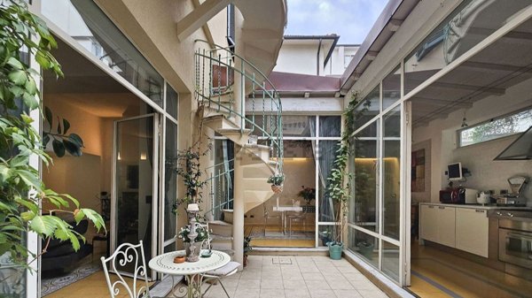 casa indipendente in vendita a Viareggio