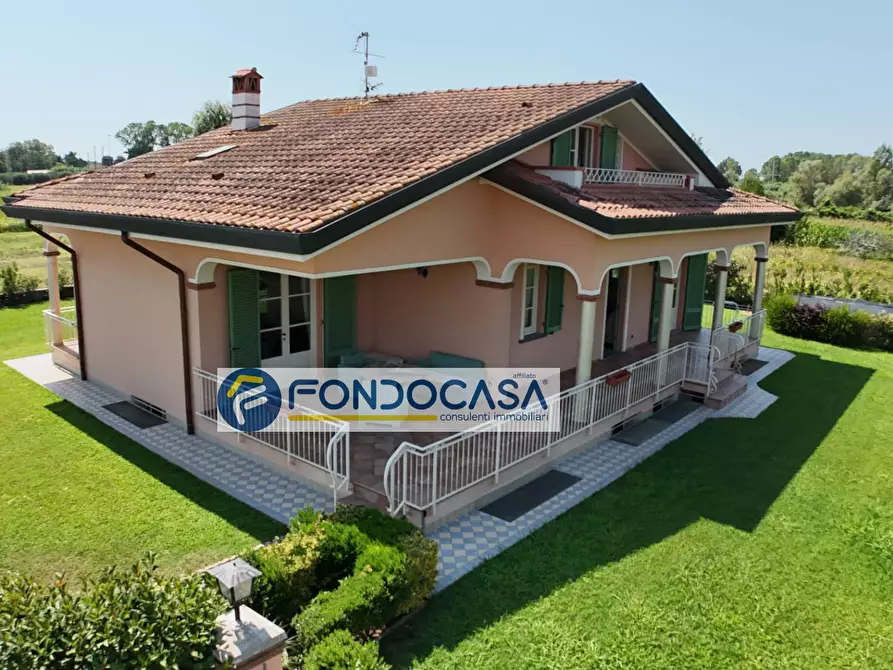 casa indipendente in vendita a Viareggio
