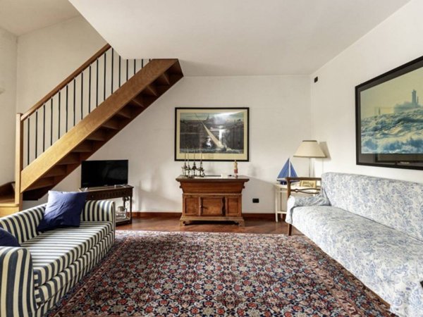 casa indipendente in vendita a Viareggio