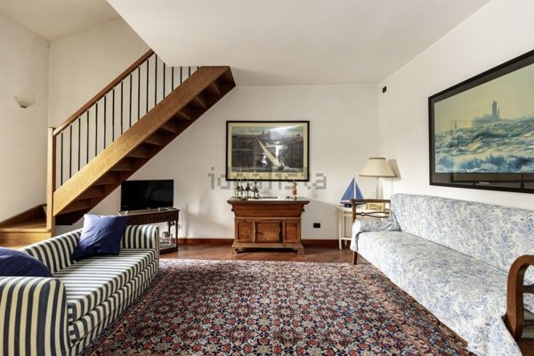 casa indipendente in vendita a Viareggio