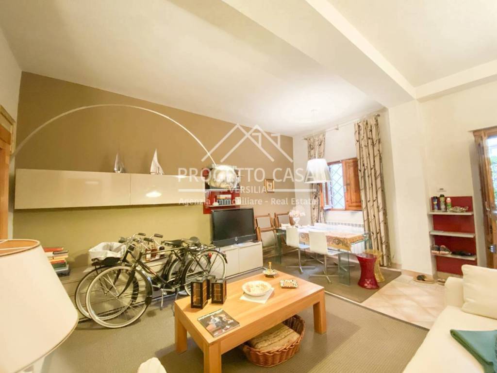 casa indipendente in vendita a Viareggio