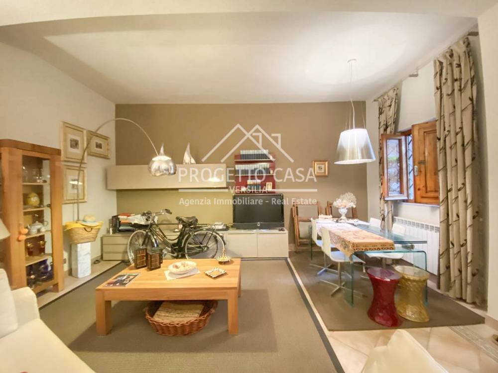 casa indipendente in vendita a Viareggio