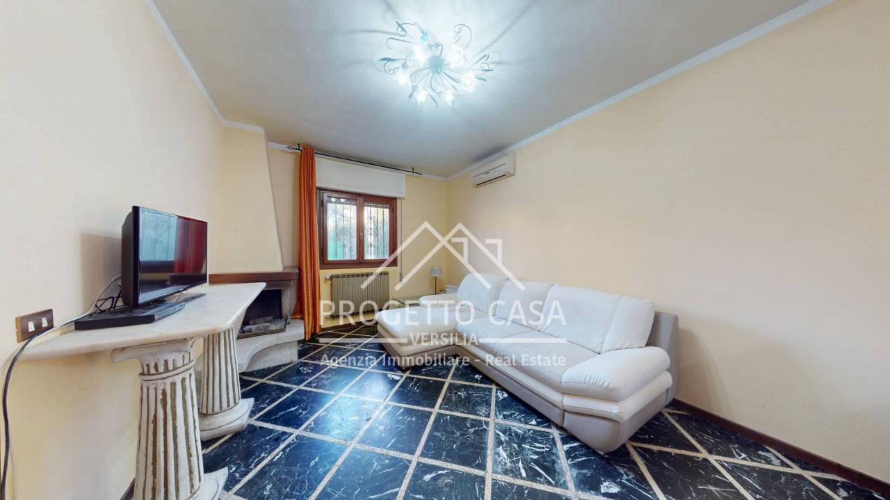 casa indipendente in vendita a Viareggio in zona Torre del Lago