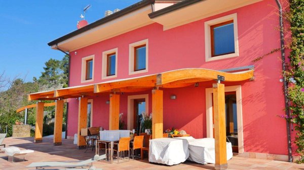 casa indipendente in vendita a Viareggio in zona Marco Polo