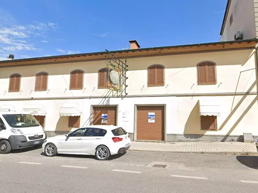 locale commerciale in vendita a Viareggio in zona Torre del Lago