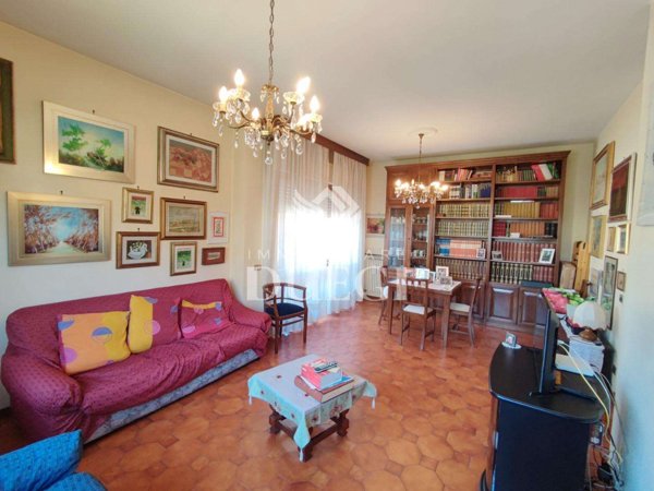 casa indipendente in vendita a Viareggio in zona Campo d'Aviazione