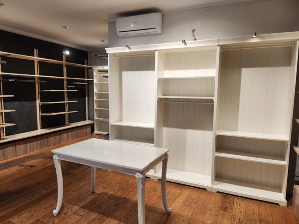 locale commerciale in vendita a Viareggio in zona Centro Storico