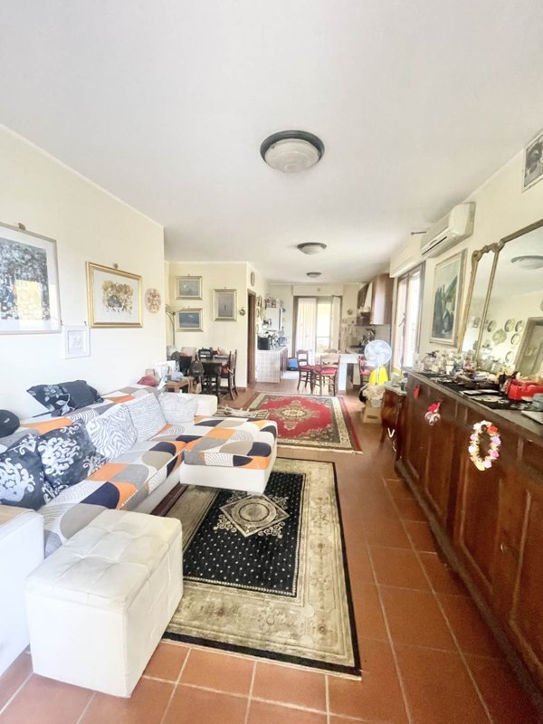 casa indipendente in vendita a Viareggio in zona Torre del Lago