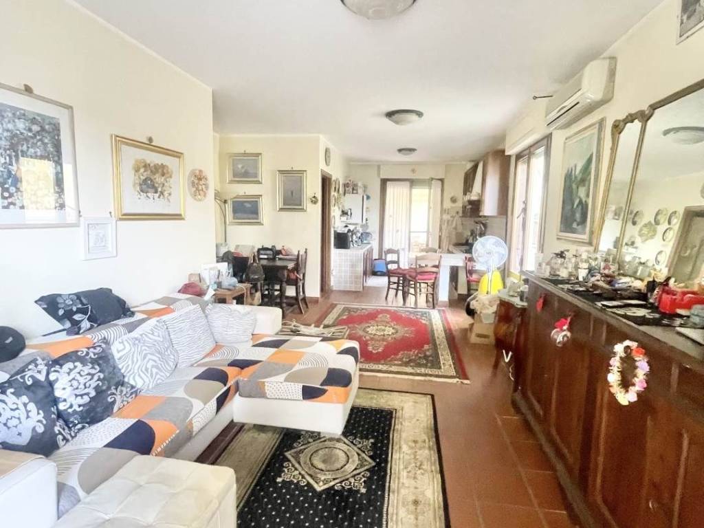 casa indipendente in vendita a Viareggio in zona Torre del Lago