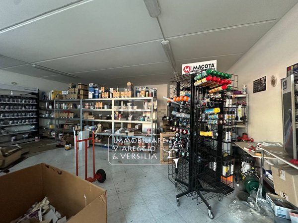 locale commerciale in vendita a Viareggio