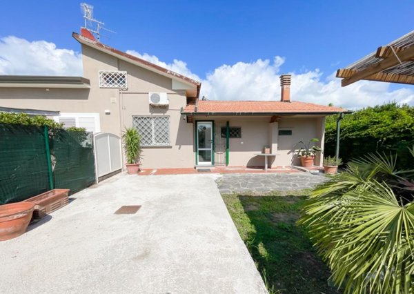 casa indipendente in vendita a Viareggio in zona Migliarina