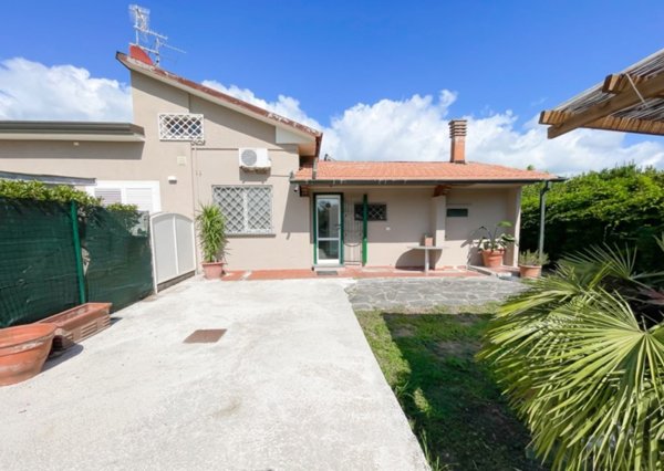 casa indipendente in vendita a Viareggio in zona Migliarina