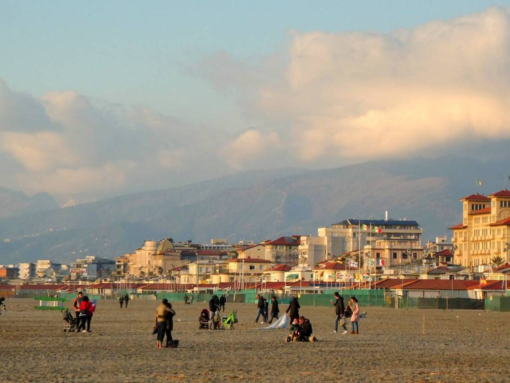 negozio in vendita a Viareggio in zona Marco Polo