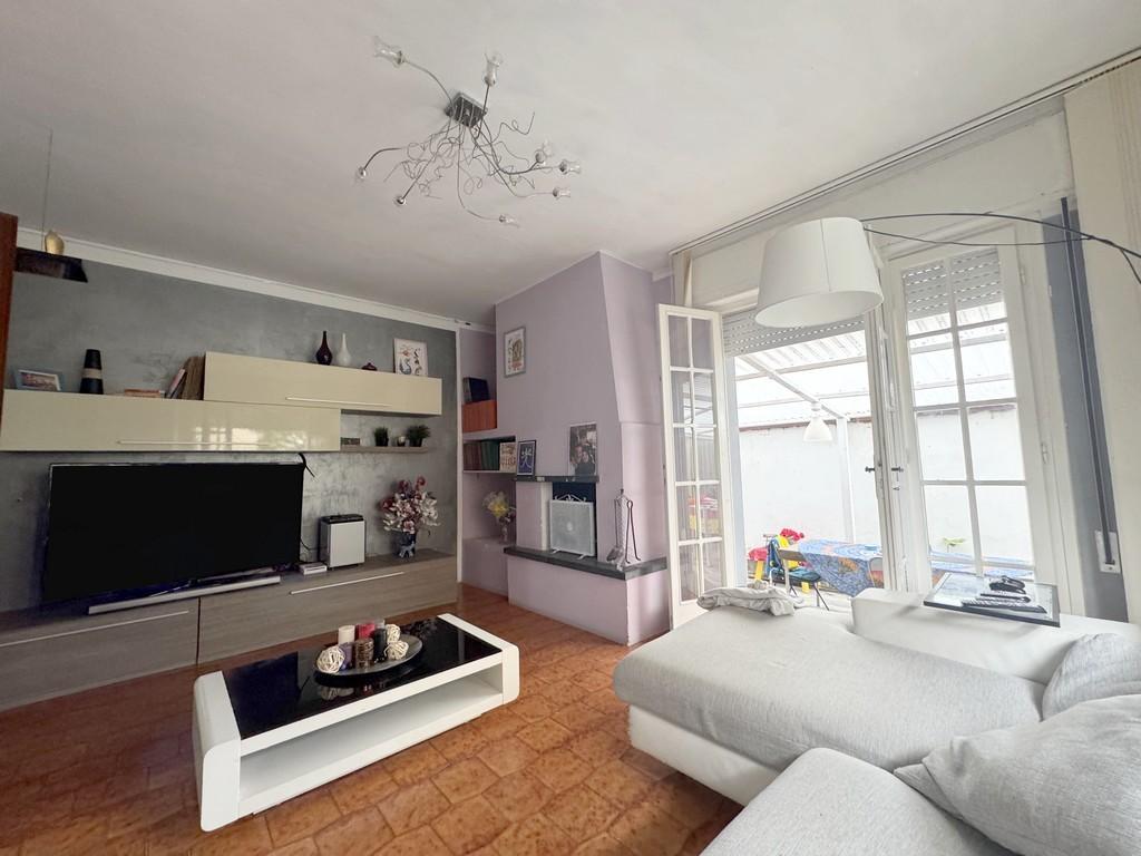 casa indipendente in vendita a Viareggio in zona Torre del Lago