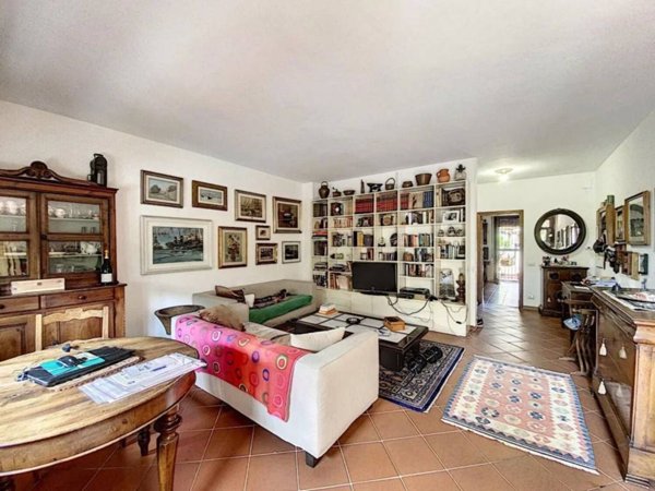 casa indipendente in vendita a Viareggio in zona Campo d'Aviazione