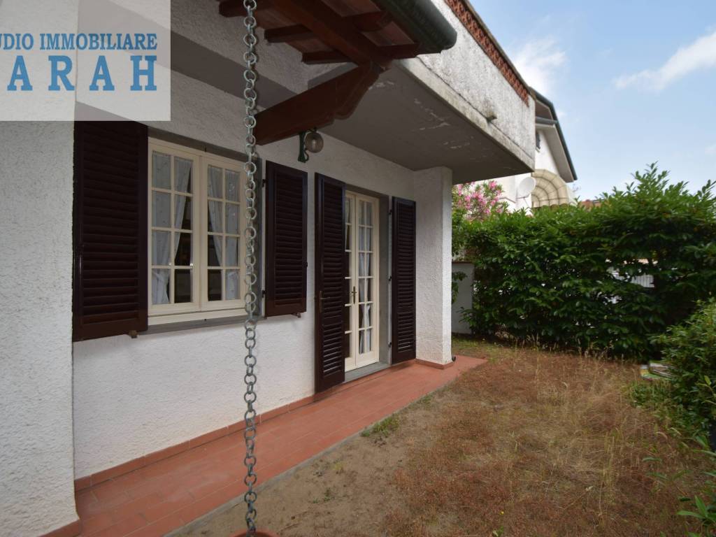 casa indipendente in vendita a Viareggio in zona Torre del Lago