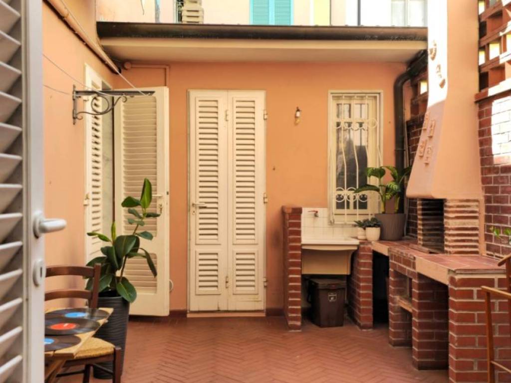 casa indipendente in vendita a Viareggio