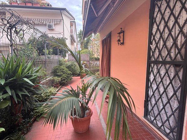 appartamento in vendita a Viareggio in zona Campo d'Aviazione