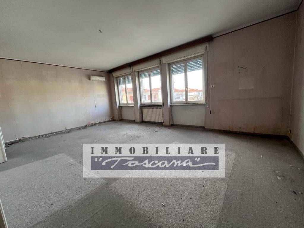 appartamento in vendita a Viareggio in zona Marco Polo