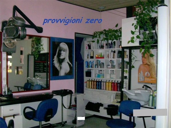 negozio in vendita a Viareggio in zona Centro Storico