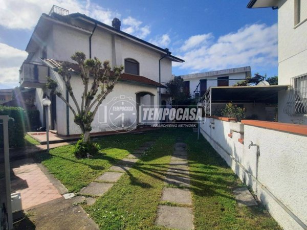 casa indipendente in vendita a Viareggio in zona Migliarina