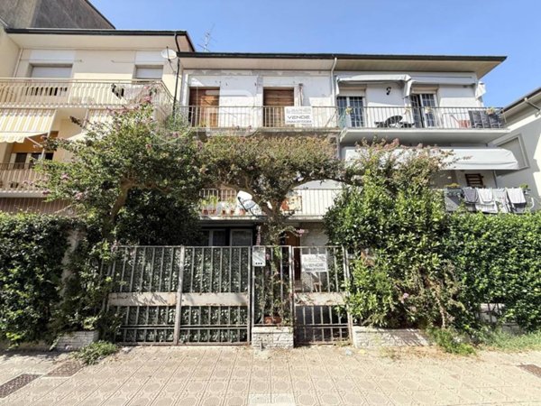 casa indipendente in vendita a Viareggio in zona Marco Polo