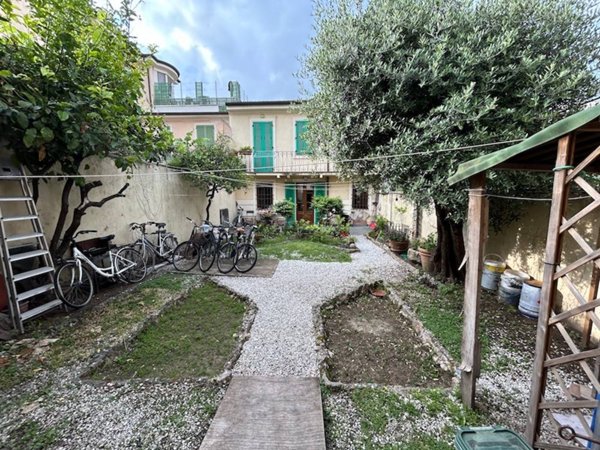 casa indipendente in vendita a Viareggio in zona Centro Storico