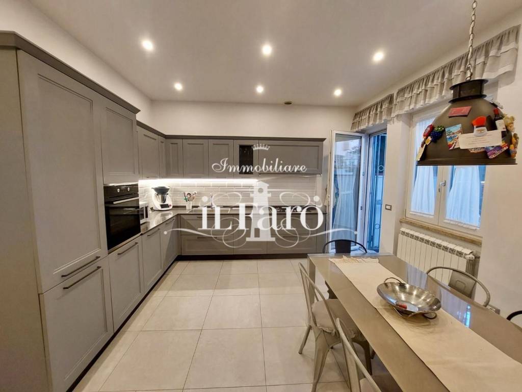 casa indipendente in vendita a Viareggio in zona Campo d'Aviazione