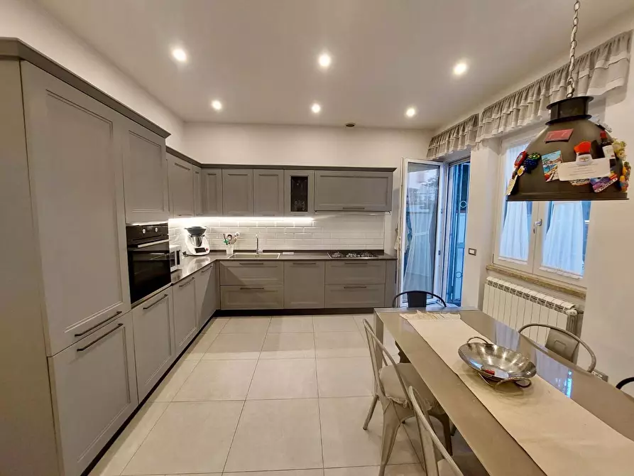 casa indipendente in vendita a Viareggio in zona Campo d'Aviazione