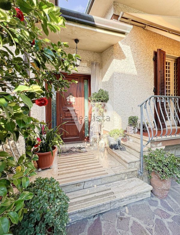 casa indipendente in vendita a Viareggio