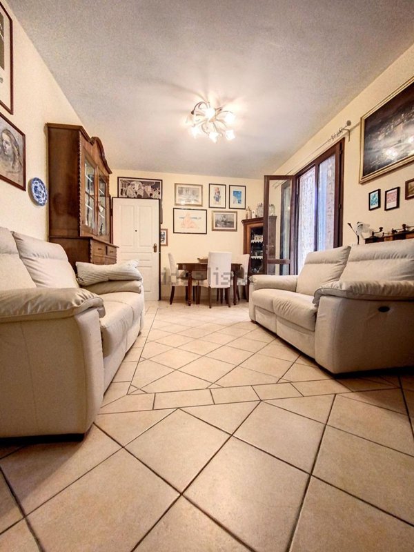 casa indipendente in vendita a Viareggio