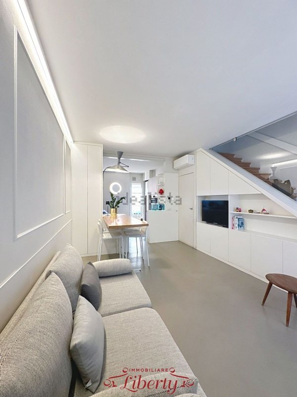 casa indipendente in vendita a Viareggio