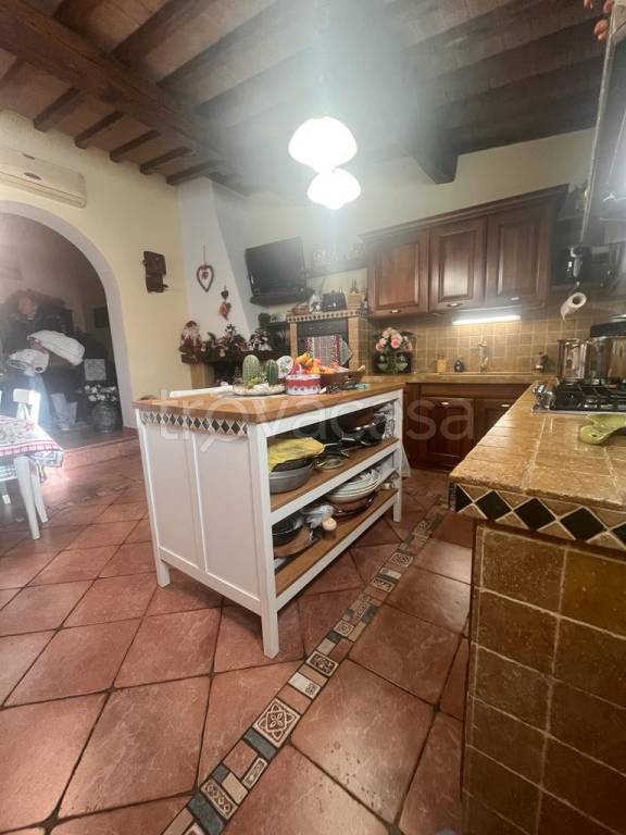 casa indipendente in vendita a Viareggio