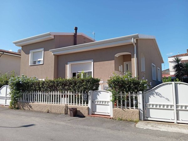 casa indipendente in vendita a Viareggio in zona Torre del Lago
