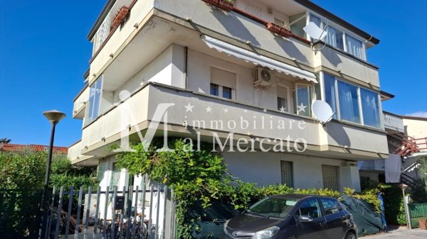 appartamento in vendita a Viareggio in zona Torre del Lago