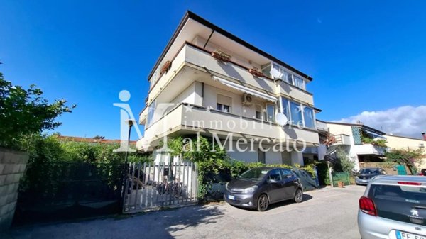 appartamento in vendita a Viareggio in zona Torre del Lago