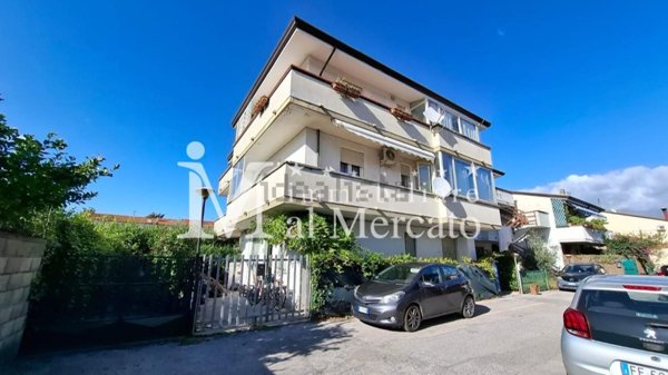 appartamento in vendita a Viareggio in zona Torre del Lago