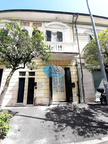 casa indipendente in vendita a Viareggio in zona Centro Storico