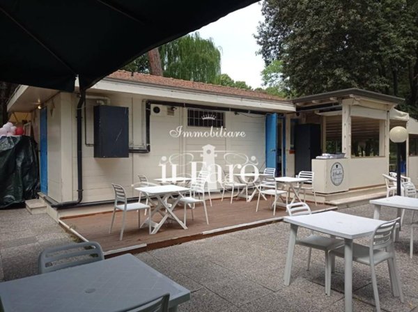 negozio in vendita a Viareggio in zona Don Bosco