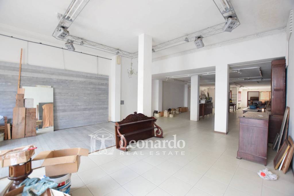locale commerciale in vendita a Viareggio