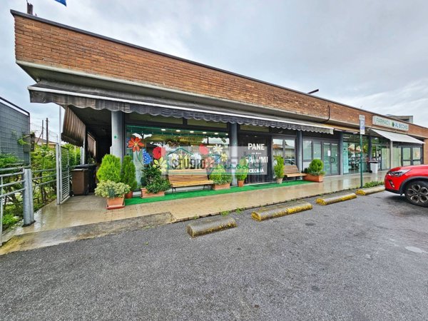 locale commerciale in vendita a Viareggio