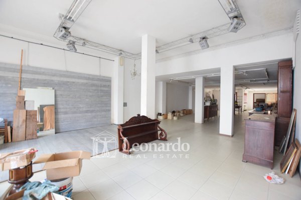 locale commerciale in vendita a Viareggio