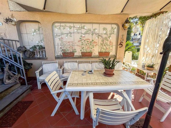 casa indipendente in vendita a Viareggio
