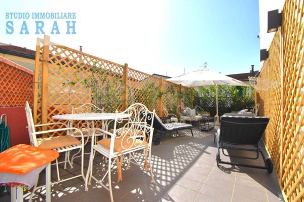 casa indipendente in vendita a Viareggio in zona Centro Storico